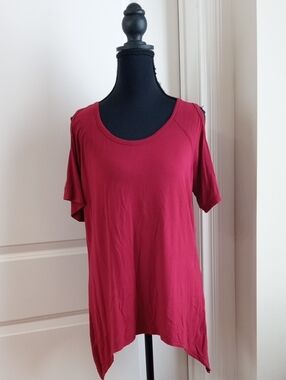 Women's Scoop Neck Short Cold shoulder Sleeve Top in Deep Raspberry. Size Large